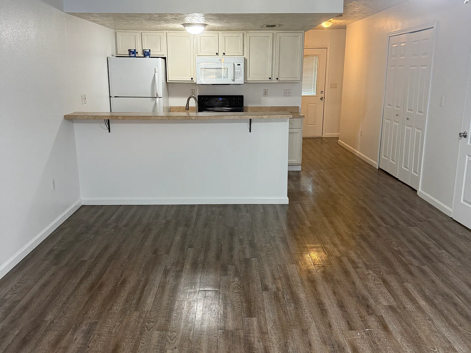 2 bed, 1.5 bath, 1170 sqft, $1,150 — Photo 2