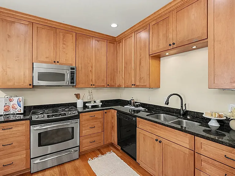 3810 W 31st St #101 — Photo 11