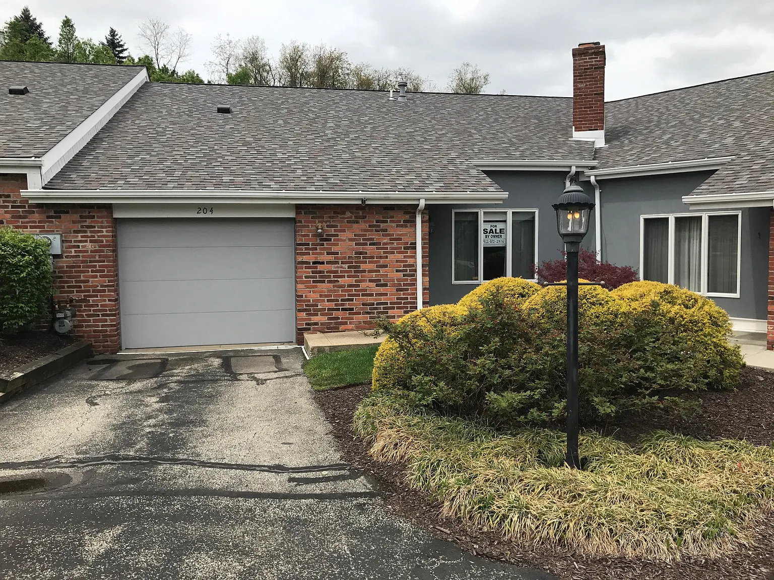 204 Queens Ct photo 1