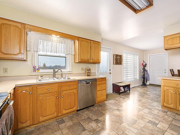 5th image of 679 Bracht Piner Rd