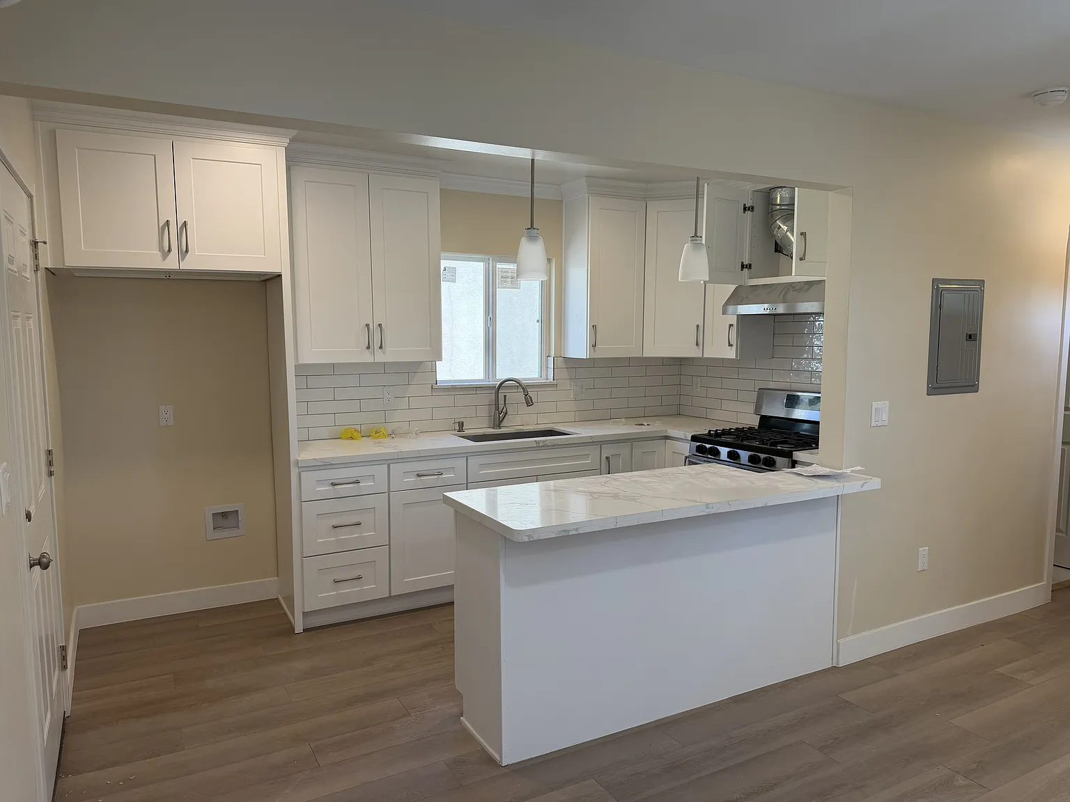 1 bed, 505 sqft, $2,400 — Photo 2