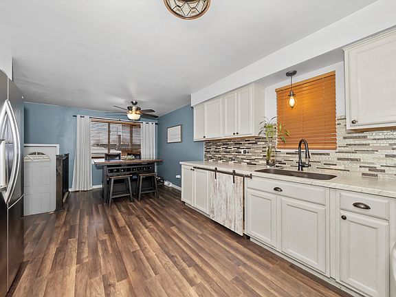 5th image of 5031 S La Crosse Ave