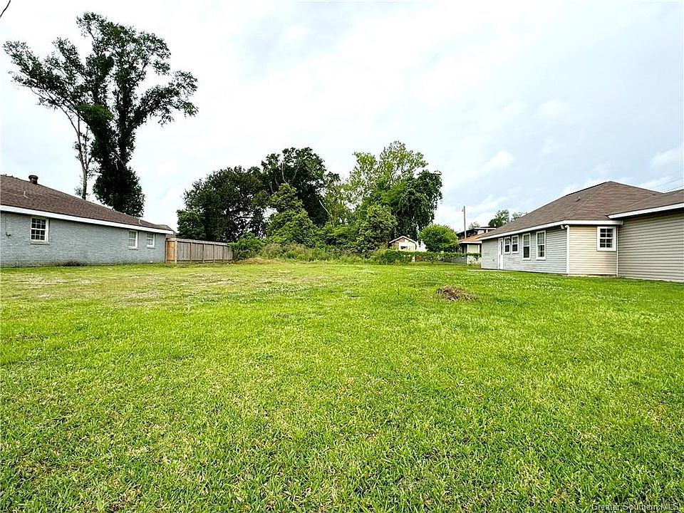 1st image of 2704 1st Ave