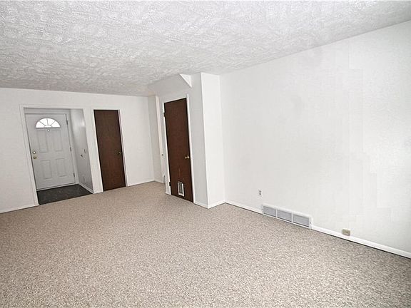 2nd image of 59 Beacon Hills Dr N