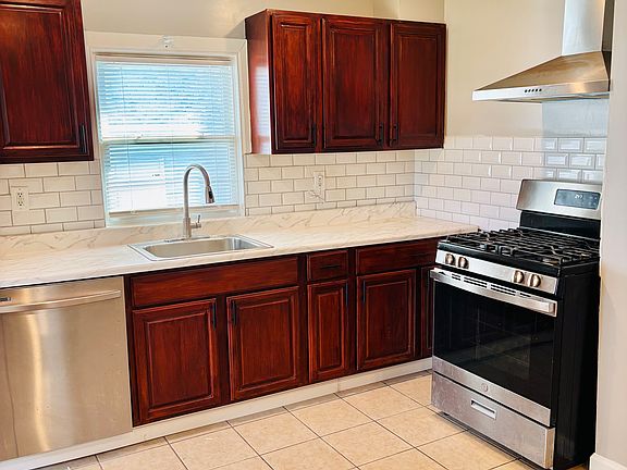 3rd image of 252 S 6th Ave #3