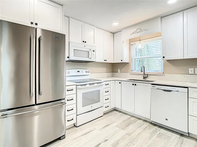 4575 Cove Cir #309 — Photo 3