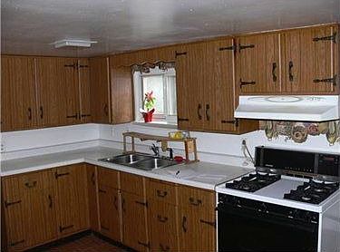 4th image of 439 Peterson St