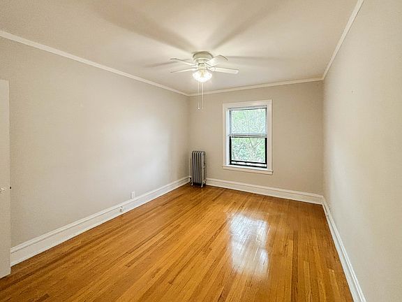 3rd image of 1831 1/2 W Winona St #2