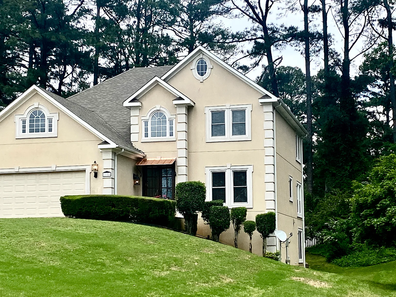 1659 Country Club Dr — Photo 1