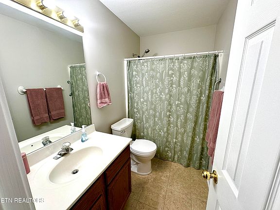 5th image of 1601 Emerald Pointe Ln