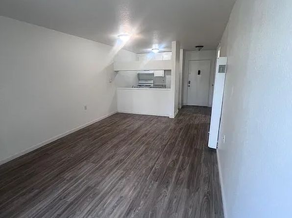 1102 West St #C4
