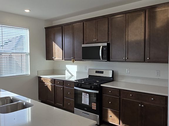 4th image of 483 Brachetto Ln #1
