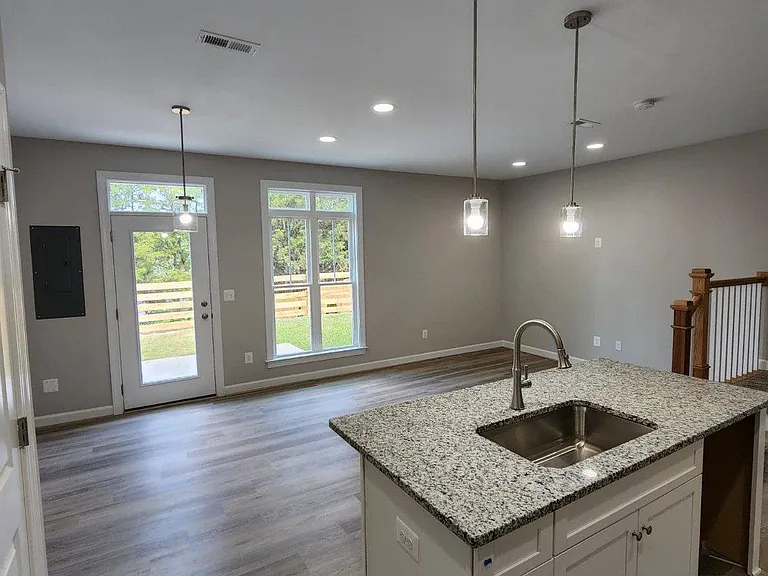 111 Coralyrose Ct — Photo 4