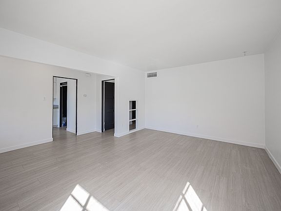 5th image of 412 W 13th St #258CAD096