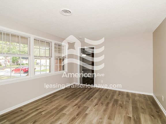 1412_002_living_room_12837130.jpg