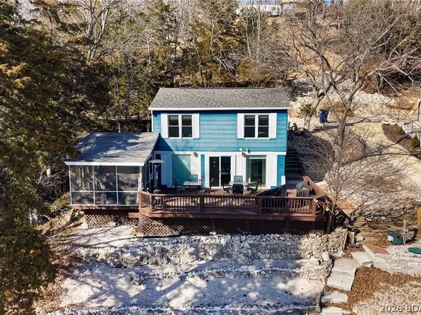 27602 Golden Point Ct, Barnett, MO 65011