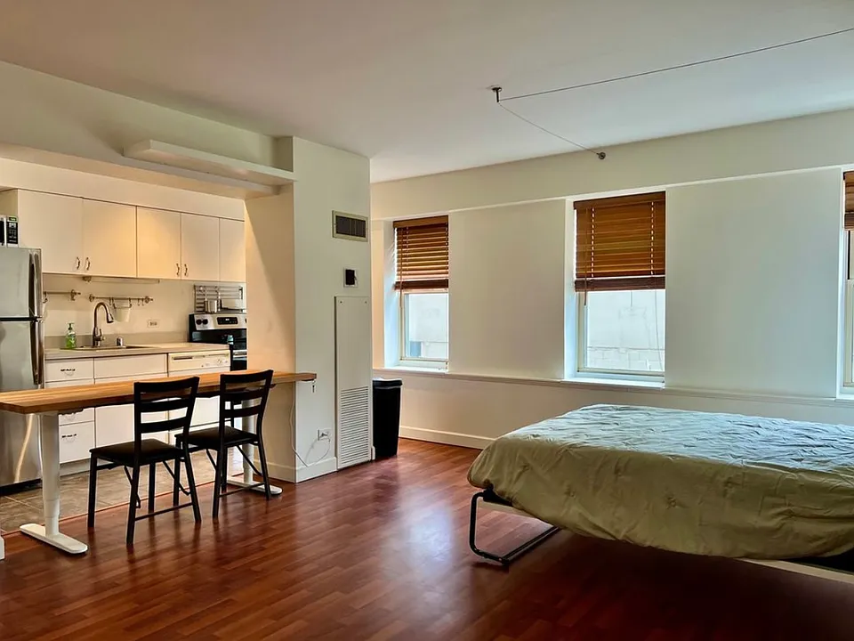 40 E 9th St #1012