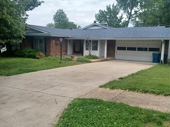 12053 Lake Placid Dr, Saint Louis, MO 63146
