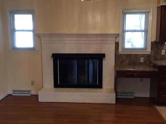 Fireplace with gas logs