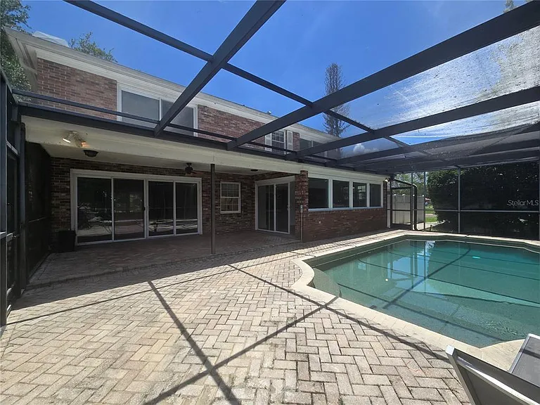 300 Cypress Creek Cir — Photo 4
