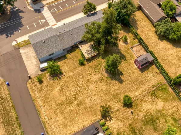 13445 Gaffney Ln, Oregon City, OR 97045