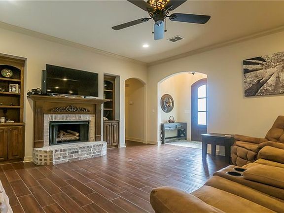 5th image of 737 Fir Wood Ln