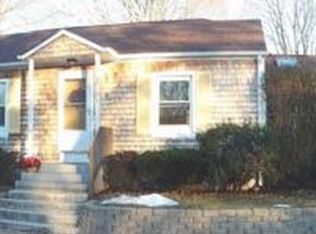36 Lakeview Dr, Narragansett, RI 02882
