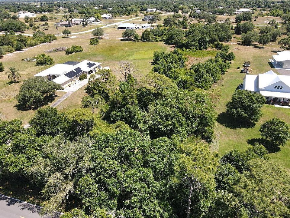 2nd image of 2132 NE 39th Boulevard