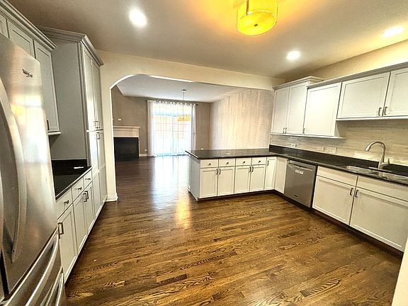 4th image of 839 N Franklin Ave
