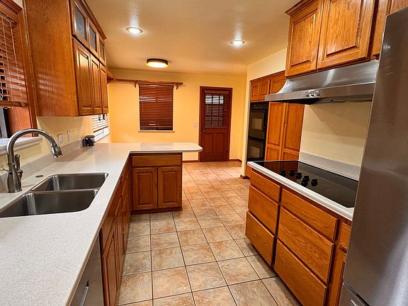 4th image of 801 Grant Ave S