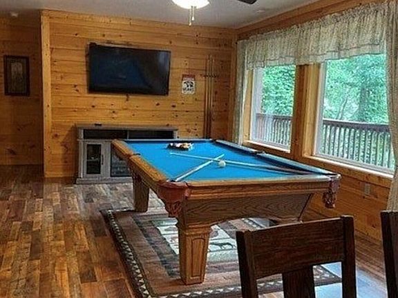 4th image of 230 Silverbell Ln