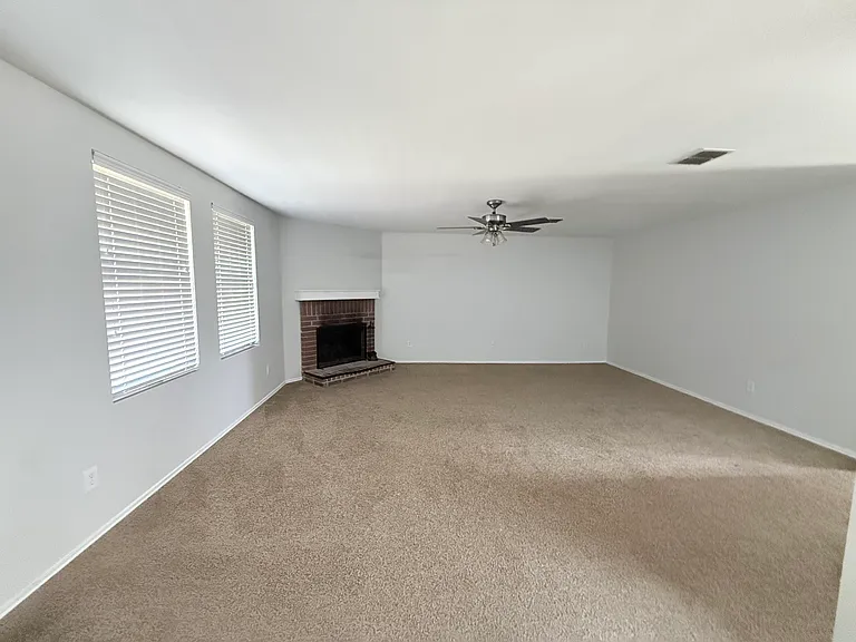3008 Meadow Bluff Dr — Photo 2