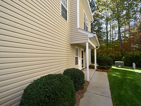 2nd image of 9 Dillingham Pl