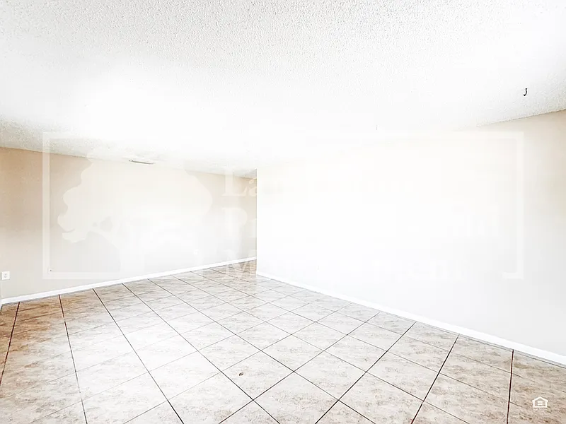 2 bed, 1.0 bath, 987 sqft, $1,225 — Photo 3