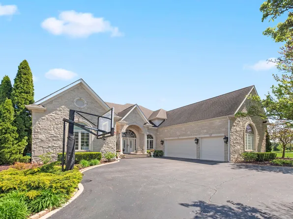 9747 Wildflower Ln, Munster, IN 46321