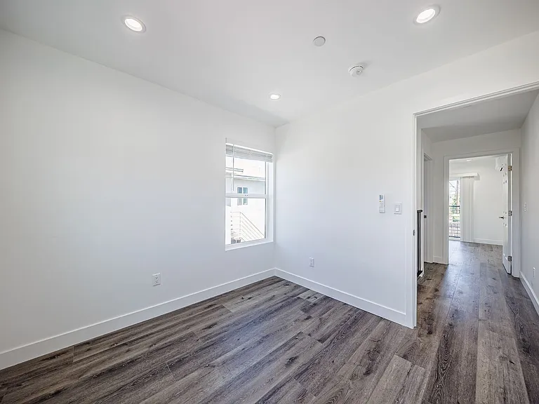 3015 Alsace Ave — Photo 46