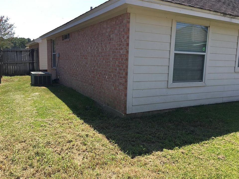 1st image of 980 Oak Falls Dr