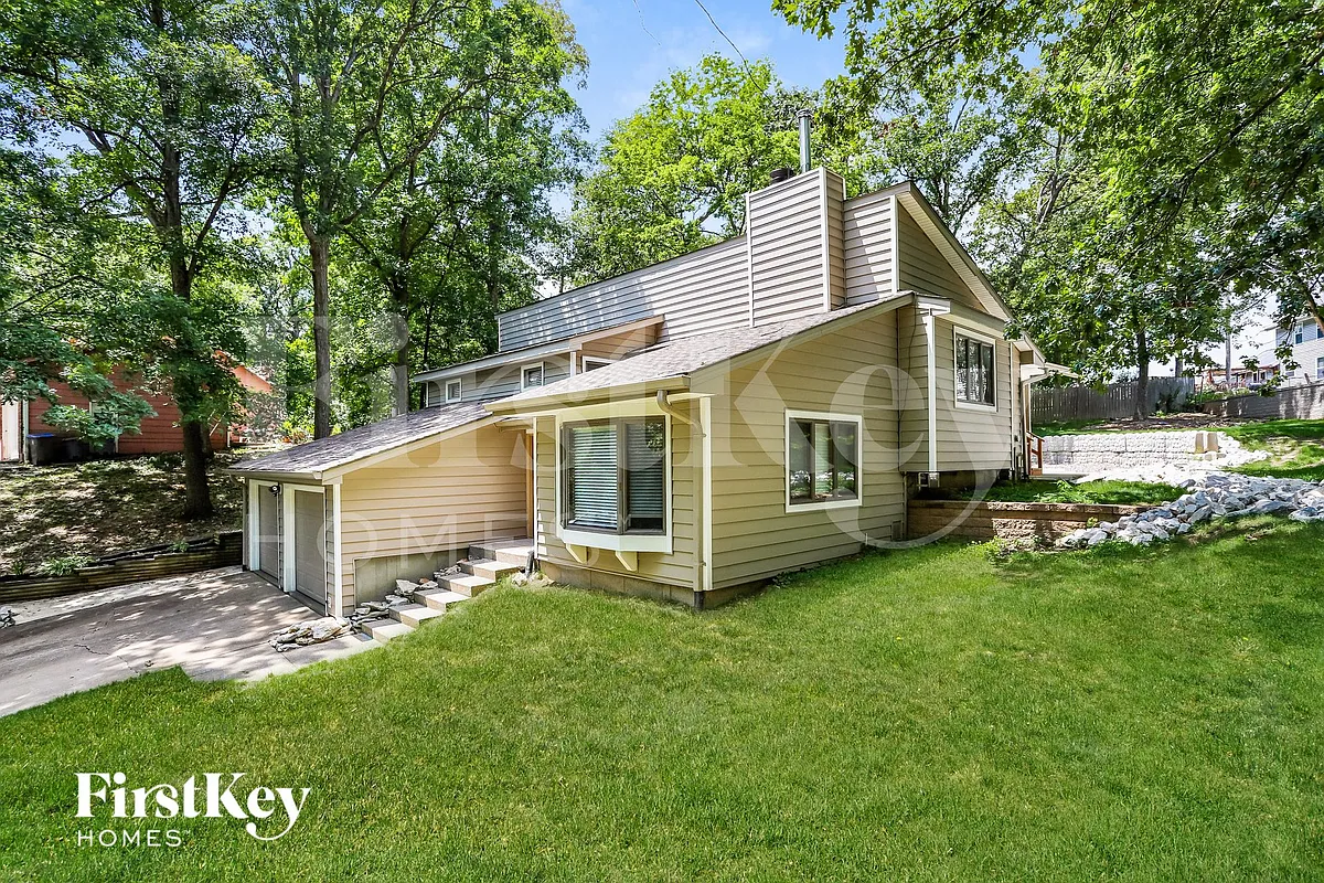 Building Photo - 405 Montbrook Dr