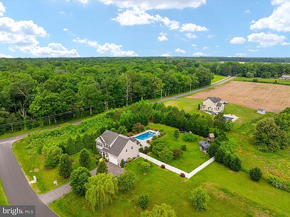 4th image of 103 Fox Tail Dr
