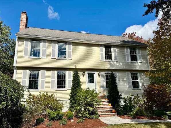 42 Crossbow Ln, North Andover, MA 01845