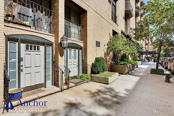 Rented by Anchor Associates | media 8