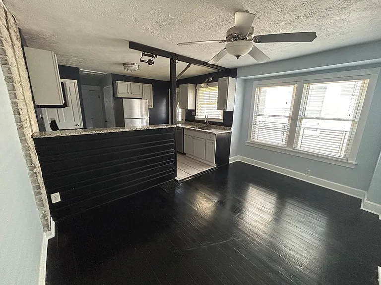 1404 Montcalm St #1404 — Photo 4