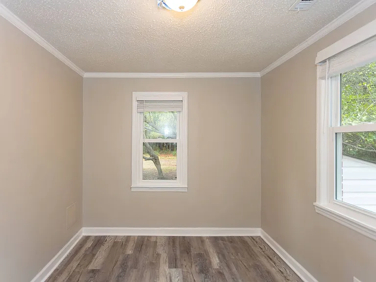 435 McCleary Ln — Photo 16