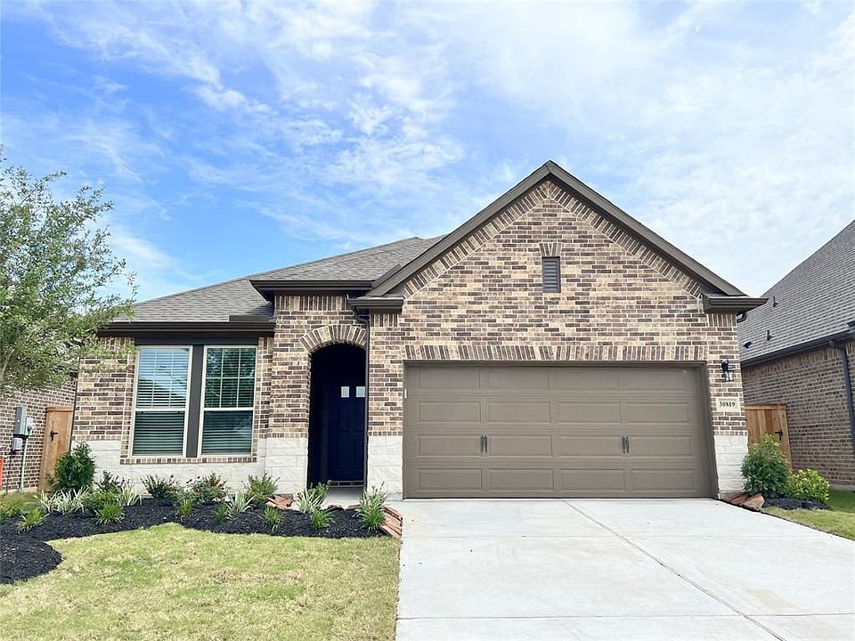 1st image of 30819 Boxwood Dr