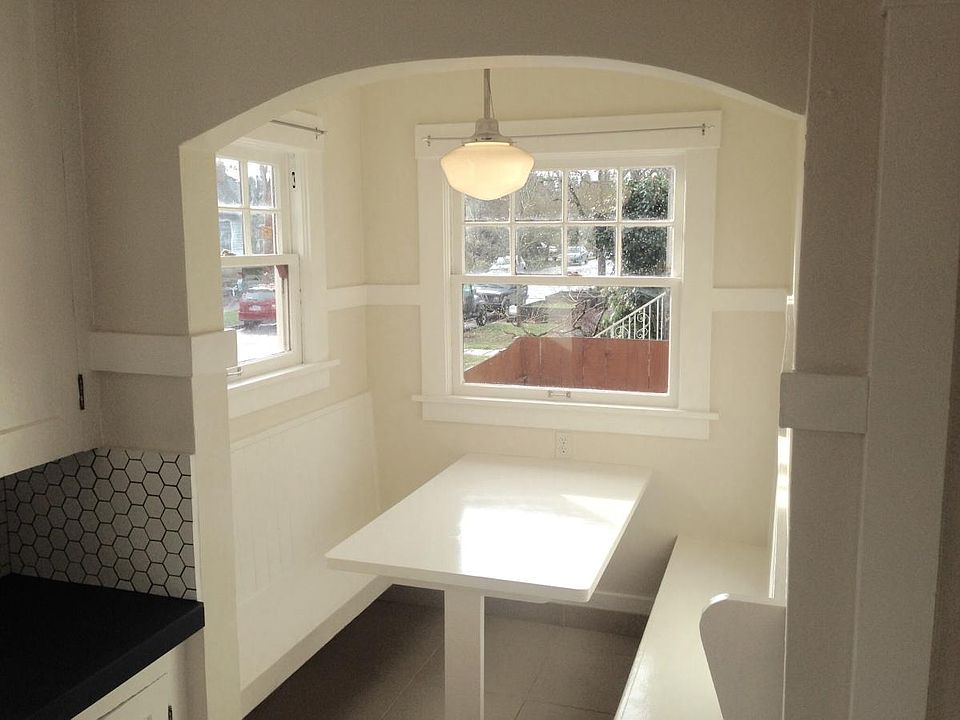 Kitchen nook
