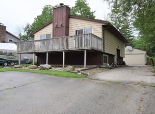 W192S7195 Hillside Dr, Muskego, WI 53150