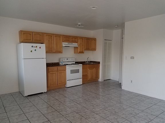 3rd image of 137 N Federal Hwy APT 5