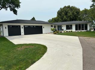 20500 Dolphin Rd, Spirit Lake, IA 51360