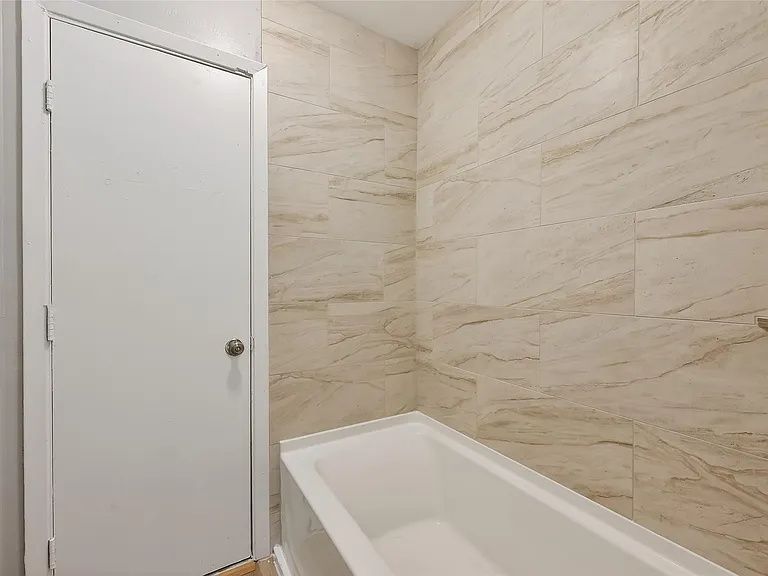 2446 Mayview Dr — Photo 24