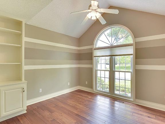 3rd image of 8745 Cottonwood Ln
